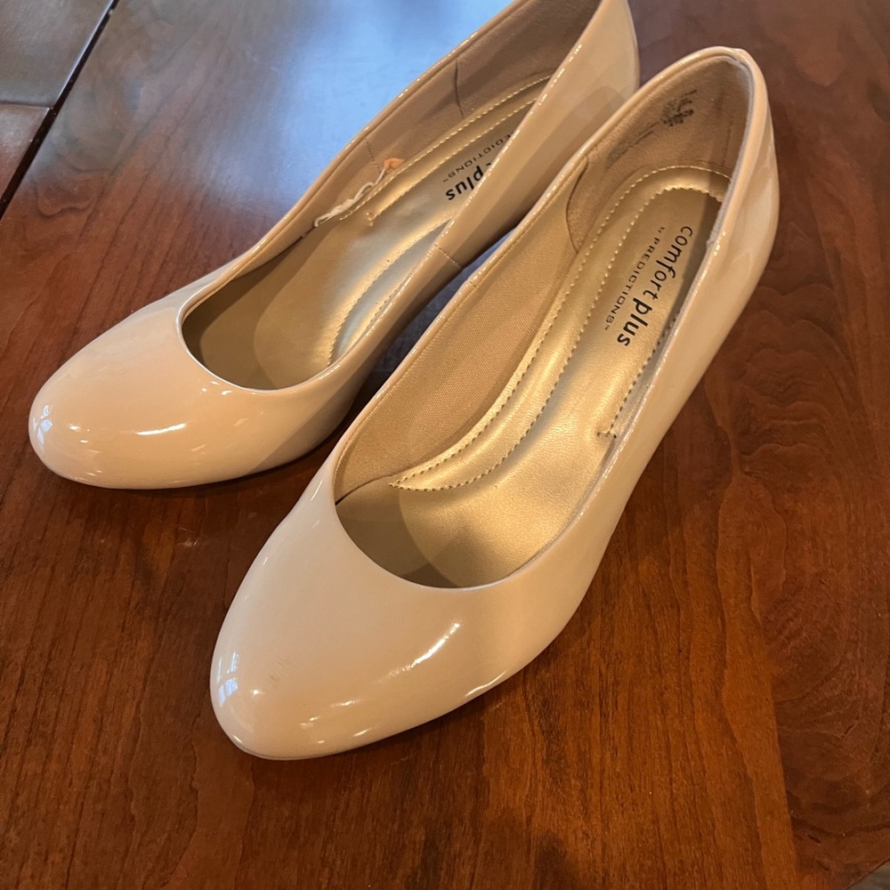 Comfort Plus by Predictions Cream Classic Heels